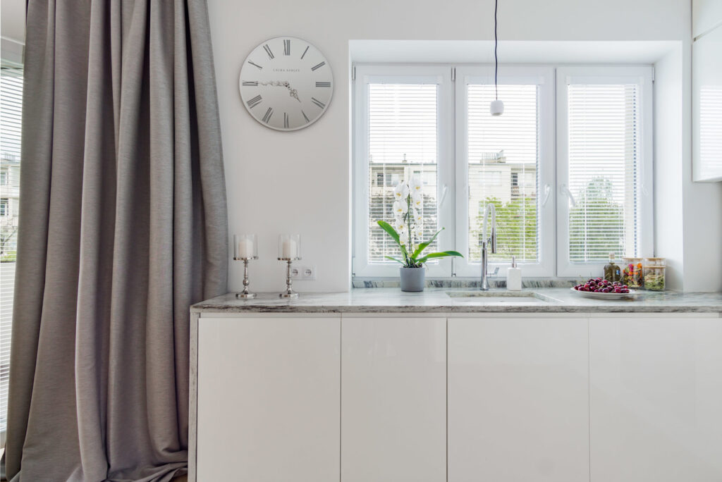 Wybór odpowiednich materiałów do&nbsp;kuchni na&nbsp;wymiar